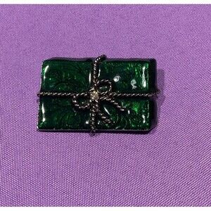 Signed Lia Lianna Vintage 1990s Green Enamel Gift Box Christmas Pin Brooch